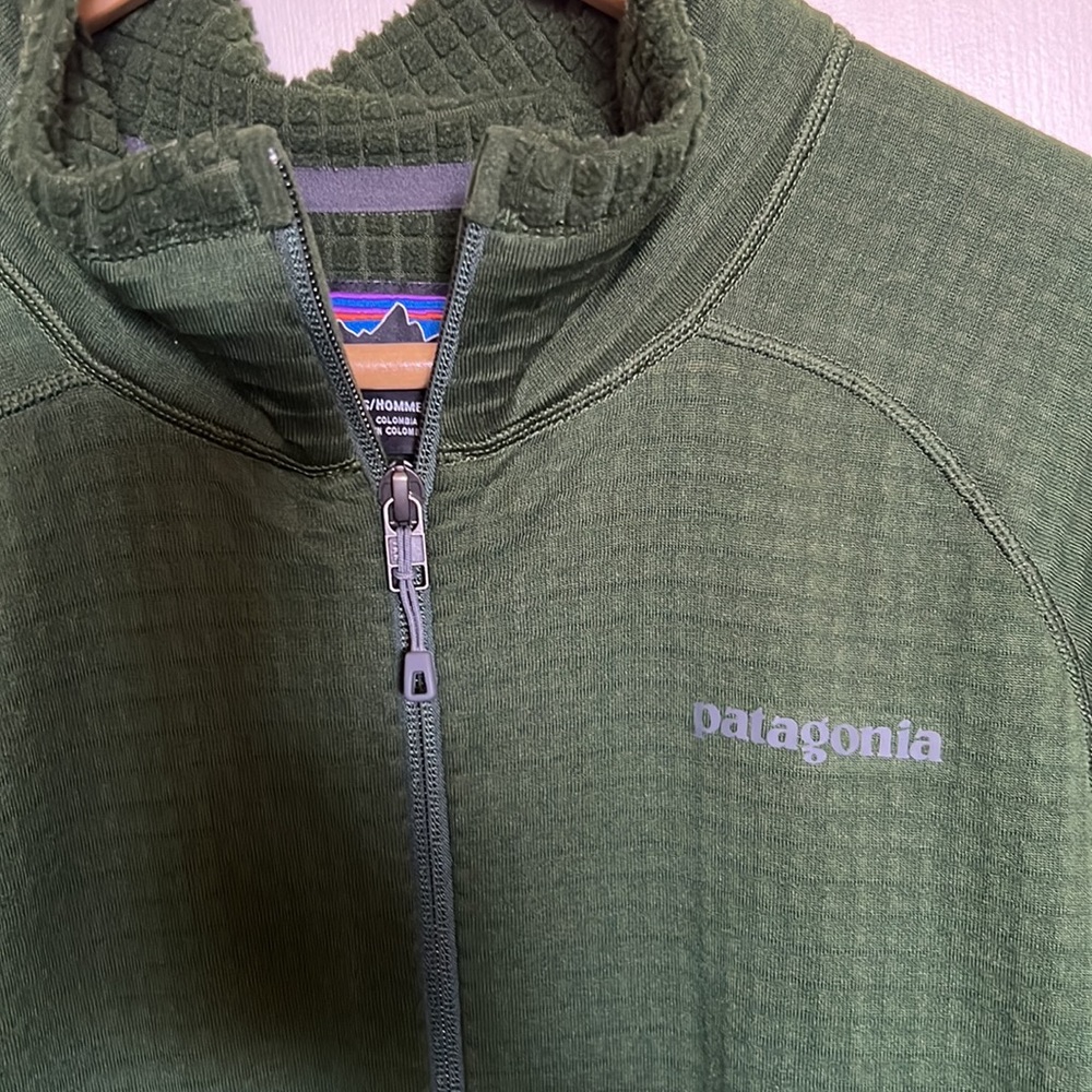 EUC - Men’s Patagonia full zip size large: R1 polartec